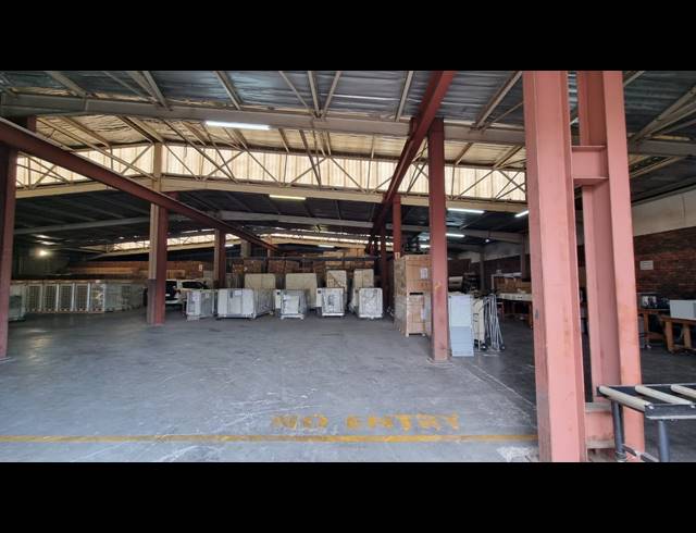 1,840M² WAREHOUSE TO LET IN JET PARK